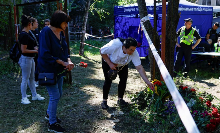Ukrainians mourn 31 killed in Russian strike on Kyiv Ukrainians mourn 31 killed in Russian strike on Kyiv