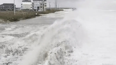 North Carolina Man Swept Off Sand Dune by Hurricane Erin’s Waves