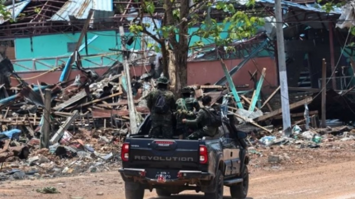 Airstrike on busy tea shop in Myanmar, 18 killed