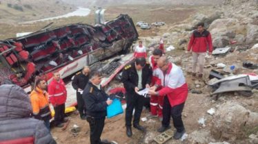 At least 42 casualties as bus overturns in southern Iran