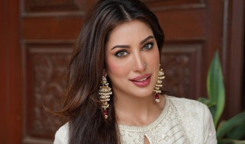 Mehwish shuts down explosive UK ban rumours