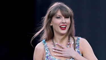 Taylor Swift Returns to Work After Break