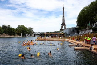 Paris opens river Seine for public swimming for first time in 100