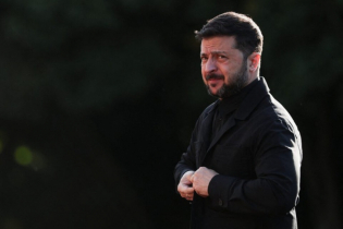 Zelenskiy Adopts More Formal Ahead of Trump Meeting
