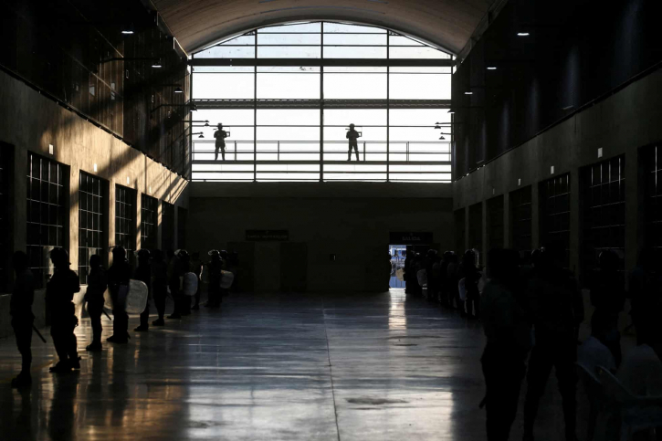 Supreme Court Halts Trump’s Use of 1798 Law for Deportations