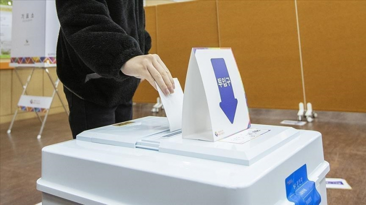 S. Korea’s presidential race tightens as gap between key contenders narrows S. Korea’s presidential race tightens as gap between key contenders narrows