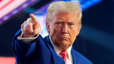 Trump announces closure of Venezuelan airspace