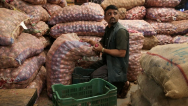 Bangladesh has turned its back, Indian onion traders are crying