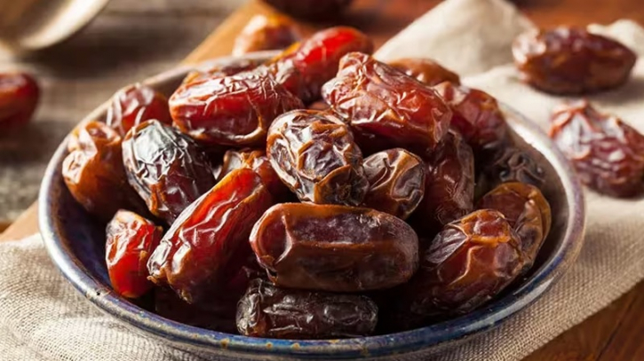 Expert reveals the best time to eat dates, morning or night