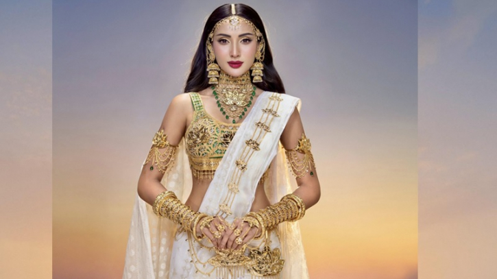 Mithila shows off her national costume in Jamdani and Shapla