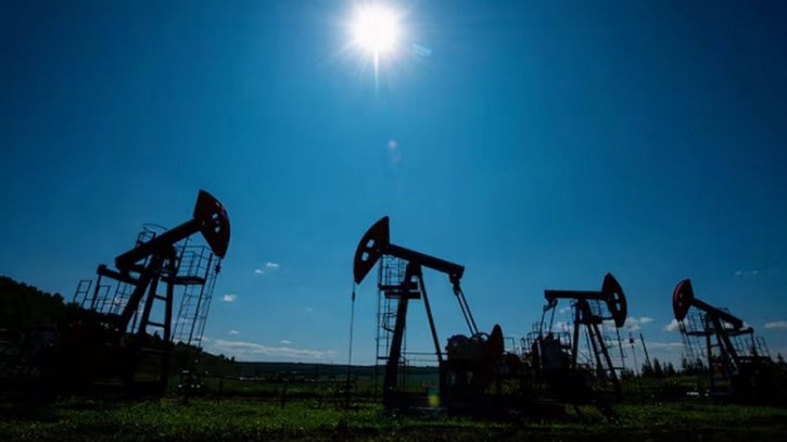 Oil prices fall in global markets