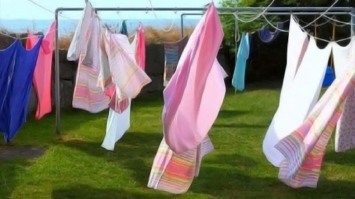 Worried about wet clothes in the monsoon? Ways to dry without the sun and remove bad odor