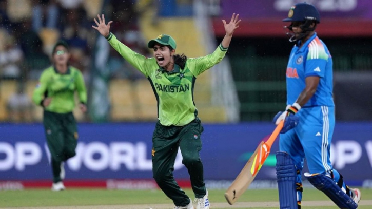 ’Uninvited’ guest in India-Pakistan match, game had to be stopped