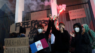 Strikes and protests across France, Macron government under press