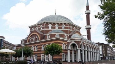 Blood-stained ‘hate letters’ sent to 9 mosques in the Netherlands