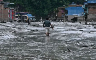 Nepal disaster: Death toll rises to 919; 4,700 still missing
