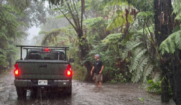 Hurricane Lala, a Category 1 storm, closes in on Hawaii bringing
