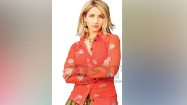 Emily Rudd faces gator again