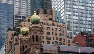 Man charged with hate crimes after disrupting service at Manhatta
