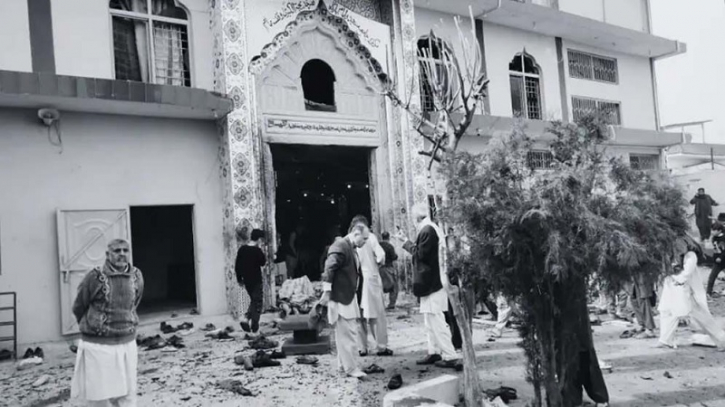 Bomb blast at mosque in Pakistan during Friday prayers, 15 killed