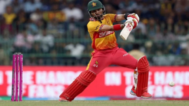 Zimbabwe tops group after beating two world champions