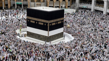 Saudi Arabia has suspended the contracts of 1,800 foreign Umrah