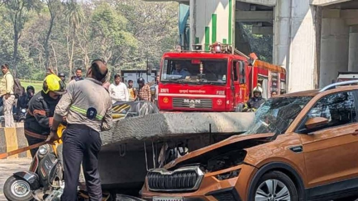 Metrorail pillar collapses on moving vehicle in India, 1 dead
