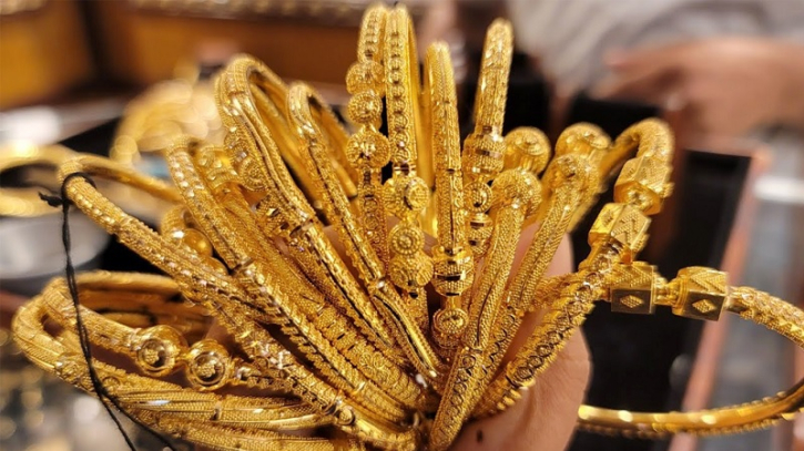 Gold prices fall in global markets