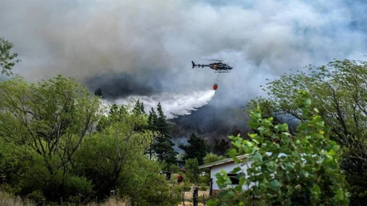 Helicopter crashes in Argentina to fight wildfires, 7 dead