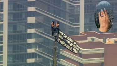 Proposal on top of the Empire State Building in the United States