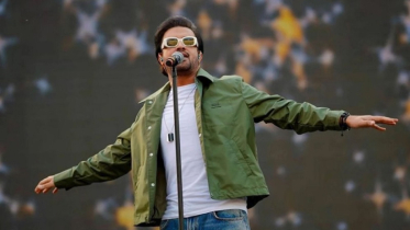 Atif Aslam arrives in Dhaka to rock the stage