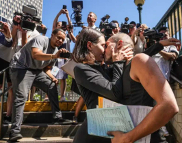 Love message after scaling Empire State Building lands couple