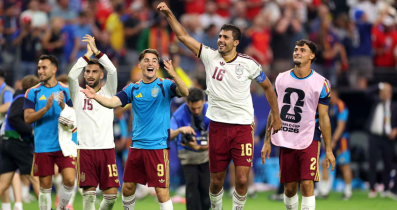 Spain Sink France to Reach Final