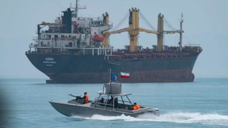 Iran threatens to completely close the Strait of Hormuz