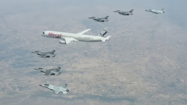 Pakistan Air Force gives royal welcome to Iranian President Pakistan Air Force gives royal welcome to Iranian President