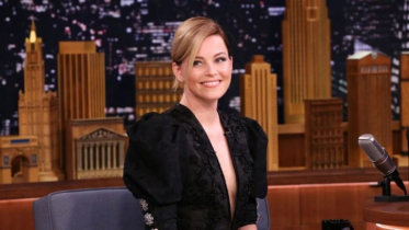 Elizabeth Banks to play Miss Frizzle in ‘Magic School Bus’