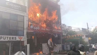 Massive fire breaks out at coaching centre in India, at least 13 Massive fire breaks out at coaching centre in India, at least 13