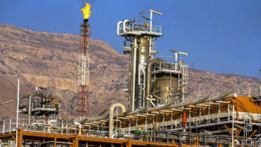 US oil stocks at rock bottom, yet prices are falling