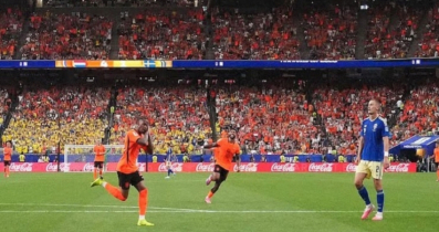 Netherlands Thrash Sweden 5-1 to Move Top of Group F