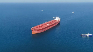 Middle Eastern tankers pass through Hormuz