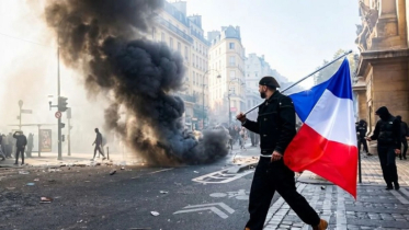France in Deep Crisis: Where Might the Situation Lead?