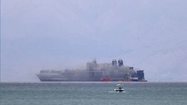 Fire Breaks Out on a Ship in the Strait of Hormuz