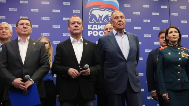 Early returns show main Kremlin party leading Russia’s parliament Early returns show main Kremlin party leading Russia’s parliament