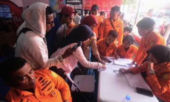 At least 6 dead, 130 missing after Indonesian ferry capsizes